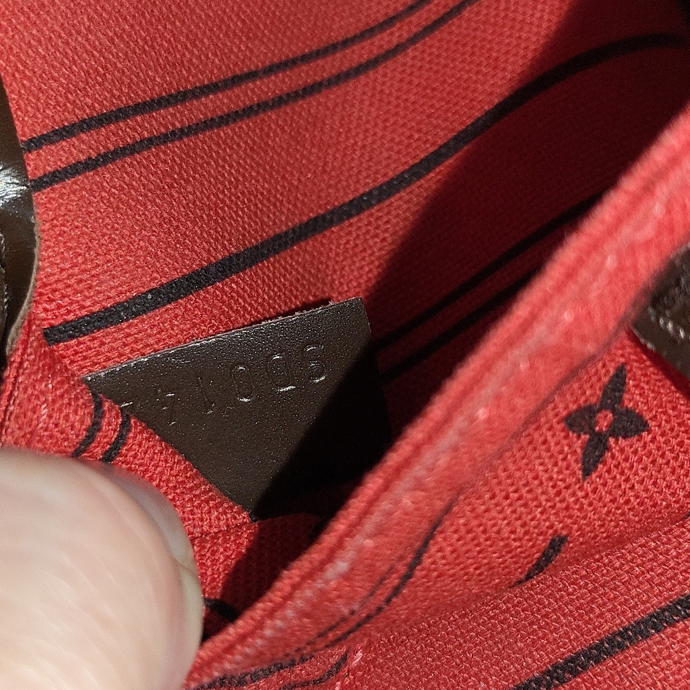 Louis Vuitton Neverfull MM - Picture 10 of 11